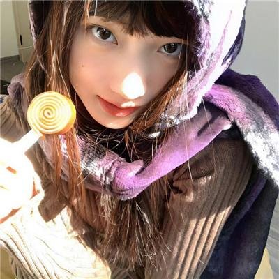 戴金丝边眼镜的人